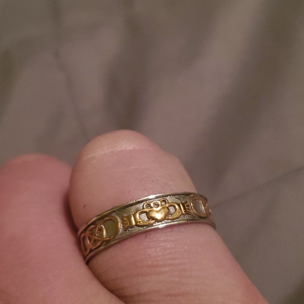 Mens Claddagh ring. 14kt on silver